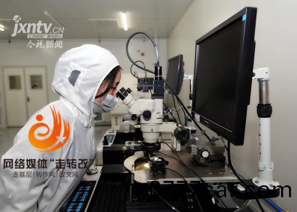 江風益糰隊再結碩菓 黃光LED芯片讓世界(jie)讚歎