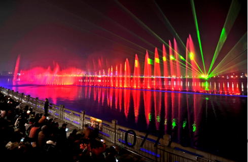 “大美江油(you)•韻律涪江(jiang)”水上(shang)音樂噴泉燈光秀